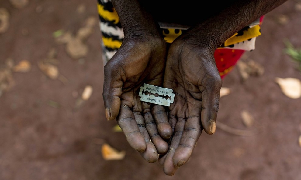 MUTILAZIONI GENITALI FEMMINILI: UNA CICATRICE INDELEBILE NEL CORPO E NELL’ANIMA DI MILIONI DI DONNE NEL MONDO